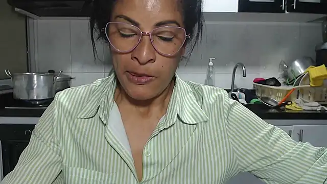 kateleyagrey online show from March 18, 11:48 pm