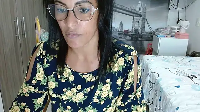Snapshot of kateleyagrey chatting on February 9, 2:06 am kateleyagrey online show from February 9, 2:06 am