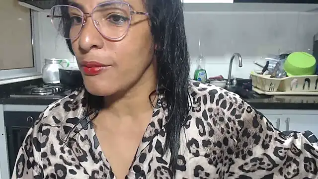 kateleyagrey online show from April 17, 6:33 pm