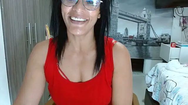 Snapshot of kateleyagrey chatting on February 6, 12:33 am kateleyagrey online show from February 6, 12:33 am