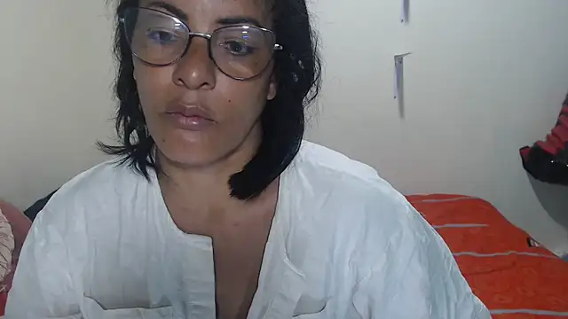 Snapshot of kateleyagrey chatting on October 19, 1:14 pm kateleyagrey online show from October 19, 1:14 pm