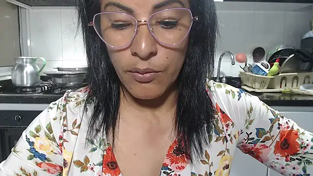 Snapshot of kateleyagrey chatting on April 21, 1:42 am kateleyagrey online show from April 21, 1:42 am