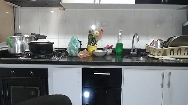 kateleyagrey online show from April 9, 6:58 pm