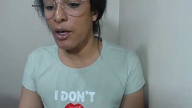 Snapshot of kateleyagrey chatting on June 11, 12:32 am kateleyagrey online show from June 11, 12:32 am