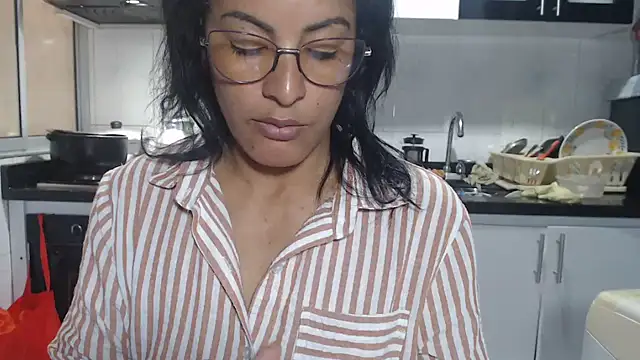 Snapshot of kateleyagrey chatting on October 3, 6:31 pm kateleyagrey online show from October 3, 6:31 pm