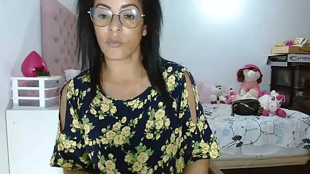 Snapshot of kateleyagrey chatting on March 9, 2:07 am kateleyagrey online show from March 9, 2:07 am