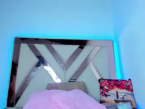 Snapshot of gaby_latin22 chatting on December 6, 11:49 am gaby latin22 online show from December 6, 11:49 am