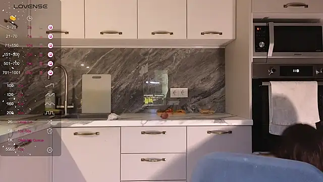 Alice Wonders online show from November 21, 7:57 pm