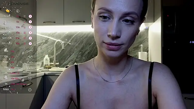 Alice Wonders online show from March 28, 7:15 pm