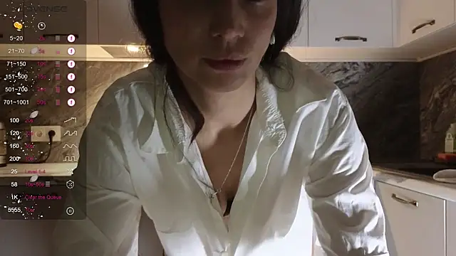 Alice Wonders online show from September 19, 7:40 pm