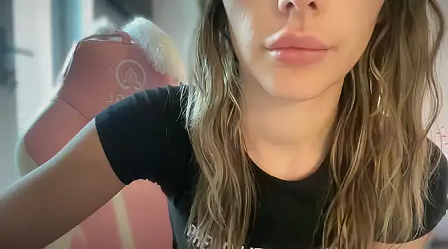 Lillymariee online show from February 21, 2:06 pm