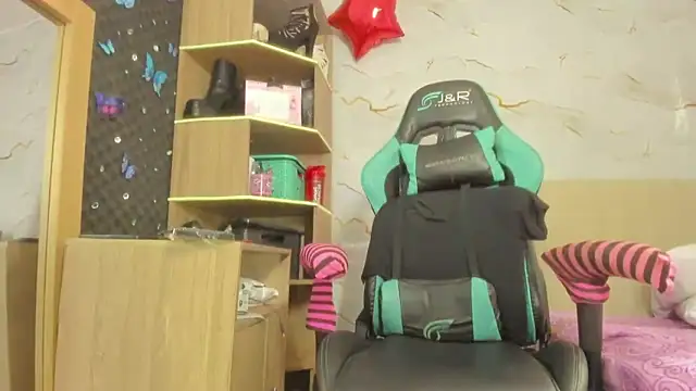 Hot Brunette34 online show from November 15, 5:28 pm