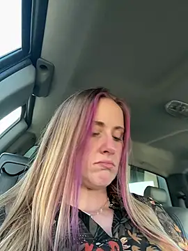 Snapshot of ClumsyLink chatting on January 11, 11:55 pm ClumsyLink online show from January 11, 11:55 pm