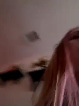 Snapshot of ClumsyLink chatting on December 20, 8:44 pm ClumsyLink online show from December 20, 8:44 pm