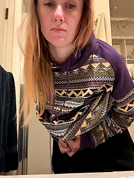 Snapshot of ClumsyLink chatting on November 28, 11:38 pm ClumsyLink online show from November 28, 11:38 pm