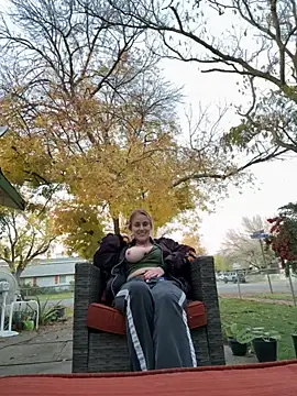 Snapshot of ClumsyLink chatting on December 2, 12:44 am ClumsyLink online show from December 2, 12:44 am