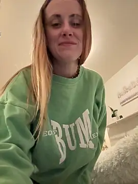 Snapshot of ClumsyLink chatting on November 5, 8:39 am ClumsyLink online show from November 5, 8:39 am