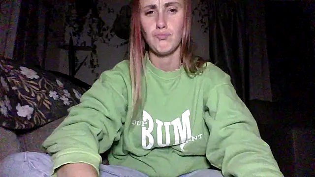 Snapshot of ClumsyLink chatting on October 25, 3:17 am ClumsyLink online show from October 25, 3:17 am