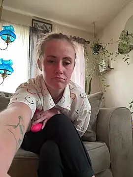 Snapshot of ClumsyLink chatting on November 29, 9:04 pm ClumsyLink online show from November 29, 9:04 pm