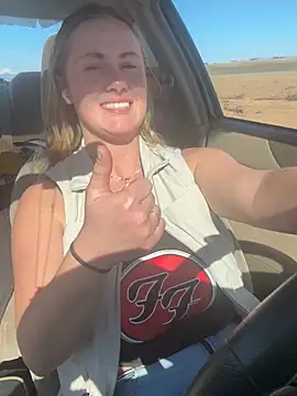 Snapshot of ClumsyLink chatting on January 27, 9:22 pm ClumsyLink online show from January 27, 9:22 pm