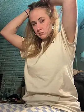 Snapshot of ClumsyLink chatting on January 15, 7:45 am ClumsyLink online show from January 15, 7:45 am