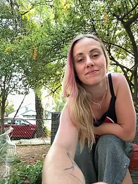 Snapshot of ClumsyLink chatting on September 27, 2:45 pm ClumsyLink online show from September 27, 2:45 pm