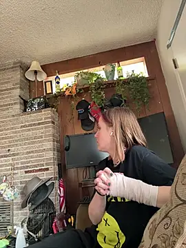 Snapshot of ClumsyLink chatting on February 7, 8:39 pm ClumsyLink online show from February 7, 8:39 pm