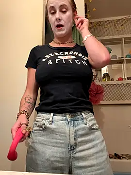 Snapshot of ClumsyLink chatting on November 1, 10:47 pm ClumsyLink online show from November 1, 10:47 pm