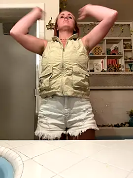 Snapshot of ClumsyLink chatting on October 20, 5:31 am ClumsyLink online show from October 20, 5:31 am