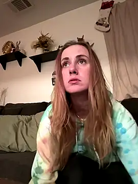 Snapshot of ClumsyLink chatting on December 22, 7:19 am ClumsyLink online show from December 22, 7:19 am