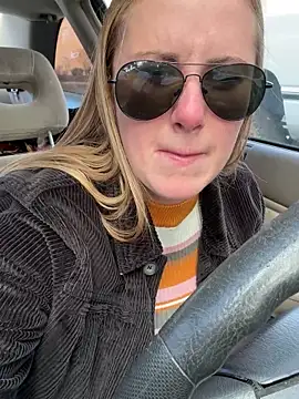 Snapshot of ClumsyLink chatting on December 24, 7:55 pm ClumsyLink online show from December 24, 7:55 pm