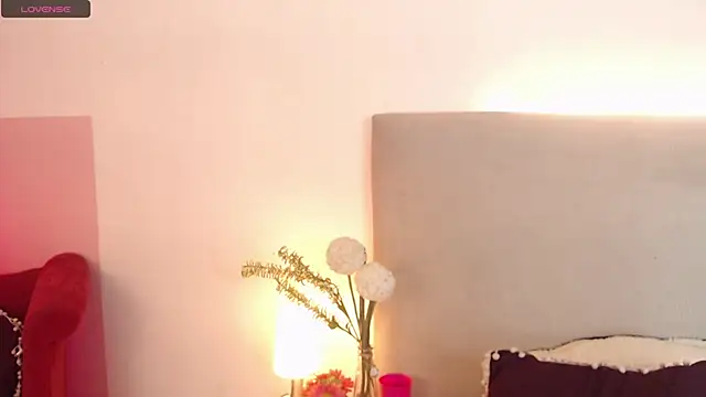 Snapshot of Sofii_Diaz chatting on February 6, 10:10 pm Sofii Diaz online show from February 6, 10:10 pm