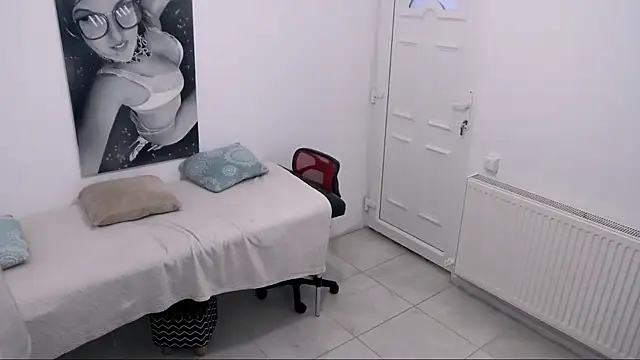 Snapshot of TinaMaay chatting on January 24, 8:02 am TinaMaay online show from January 24, 8:02 am