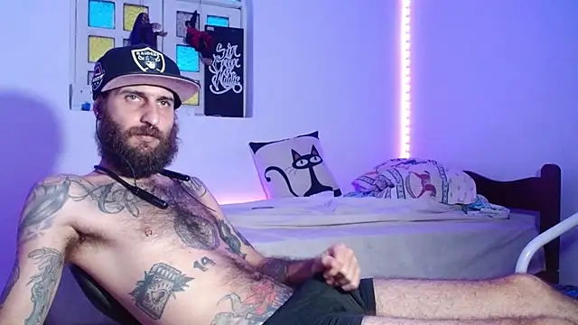 Snapshot of Tatted21xxx chatting on October 17, 9:38 pm Tatted21xxx online show from October 17, 9:38 pm