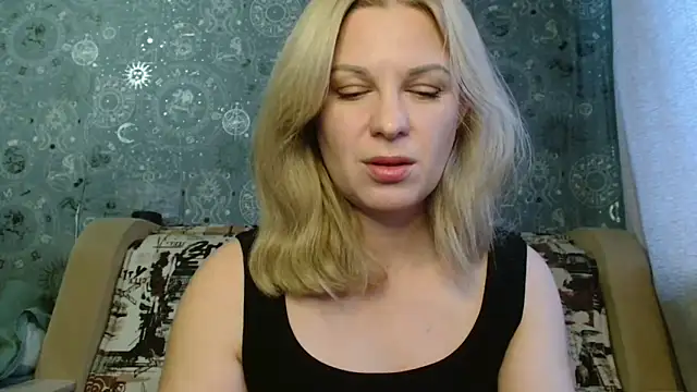 Snapshot of BlondeFox chatting on October 14, 3:07 am BlondeFox online show from October 14, 3:07 am