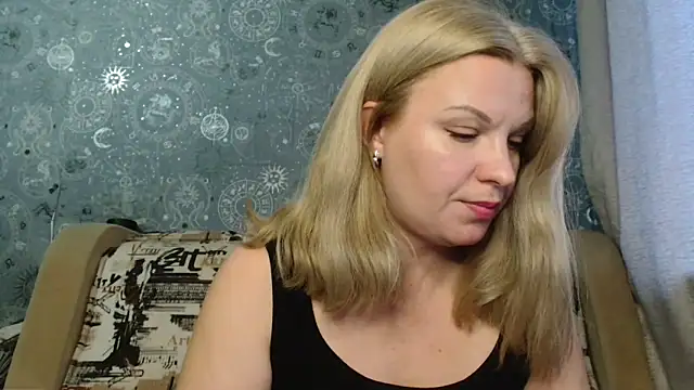 Snapshot of BlondeFox chatting on September 29, 3:35 am BlondeFox online show from September 29, 3:35 am