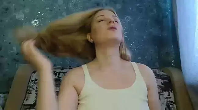 Snapshot of BlondeFox chatting on March 9, 4:16 am BlondeFox online show from March 9, 4:16 am