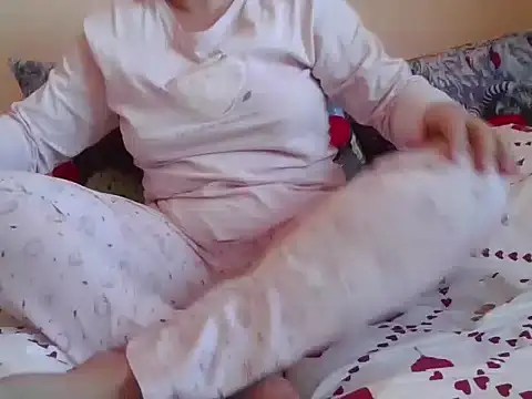 Snapshot of RealLittleRedRidingHood chatting on November 27, 1:11 pm RealLittleRedRidingHood online show from November 27, 1:11 pm