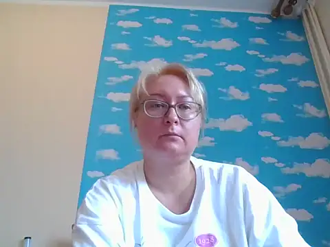 RealLittleRedRidingHood online show from June 9, 12:28 pm