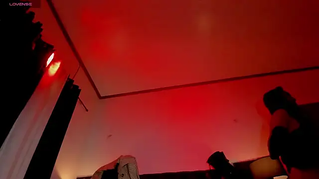 Snapshot of ErinSmith7inches_TS chatting on December 17, 4:45 am ErinSmith7inches TS online show from December 17, 4:45 am