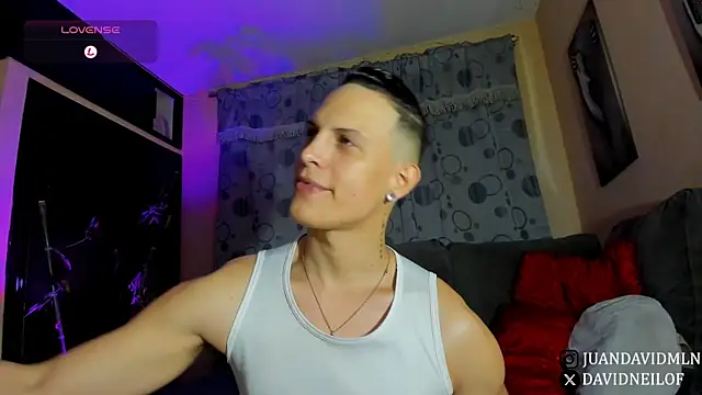 Snapshot of DavidNeill chatting on July 2, 11:33 pm DavidNeill online show from July 2, 11:33 pm