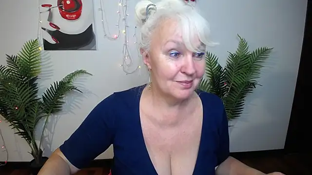 Snapshot of BlondyLeeBest chatting on May 22, 6:39 pm BlondyLeeBest online show from May 22, 6:39 pm