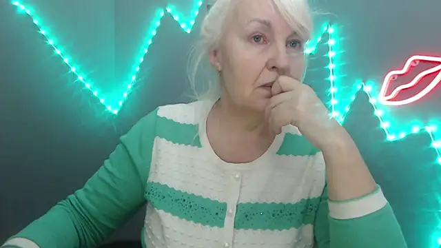 BlondyLeeBest online show from March 13, 7:30 pm