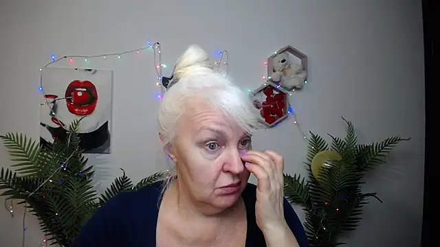 Snapshot of BlondyLeeBest chatting on March 2, 7:21 pm BlondyLeeBest online show from March 2, 7:21 pm