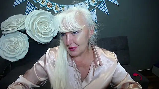 Snapshot of BlondyLeeBest chatting on October 3, 6:31 pm BlondyLeeBest online show from October 3, 6:31 pm