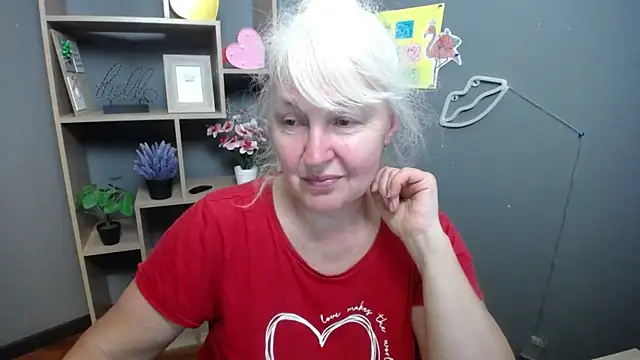 Snapshot of BlondyLeeBest chatting on May 12, 6:25 pm BlondyLeeBest online show from May 12, 6:25 pm