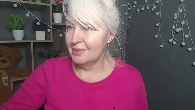 Snapshot of BlondyLeeBest chatting on February 8, 7:22 pm BlondyLeeBest online show from February 8, 7:22 pm