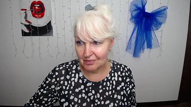 Snapshot of BlondyLeeBest chatting on May 27, 12:12 pm BlondyLeeBest online show from May 27, 12:12 pm