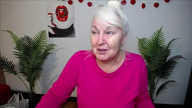 Snapshot of BlondyLeeBest chatting on February 21, 7:27 pm BlondyLeeBest online show from February 21, 7:27 pm