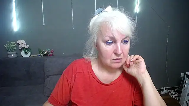 Snapshot of BlondyLeeBest chatting on May 6, 6:34 pm BlondyLeeBest online show from May 6, 6:34 pm